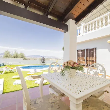 Cubo's Gabriela Family Villa Coín