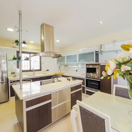 Cubo's Gabriela Family Villa